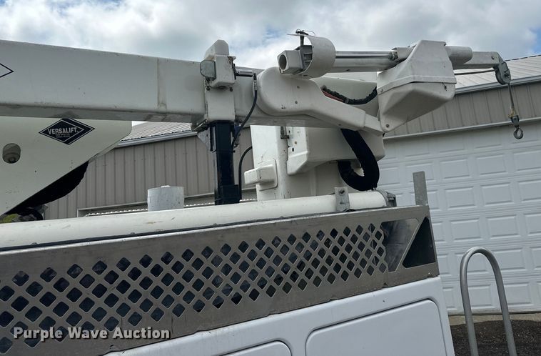 image for item LR9427 2013 Ford  F550 bucket truck