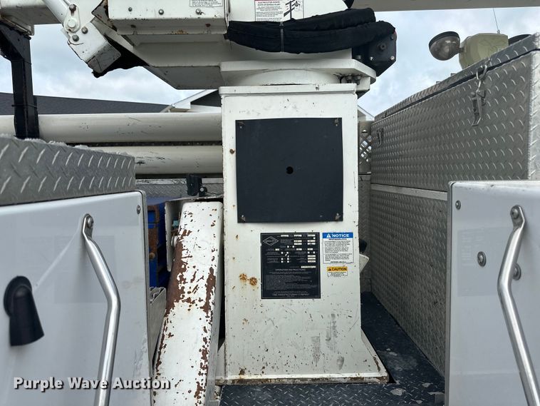 image for item LR9427 2013 Ford  F550 bucket truck