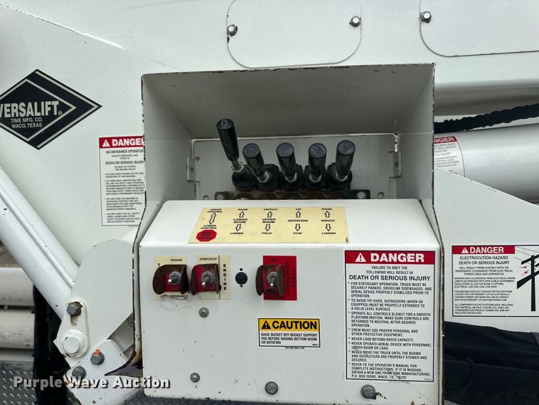 image for item LR9427 2013 Ford  F550 bucket truck