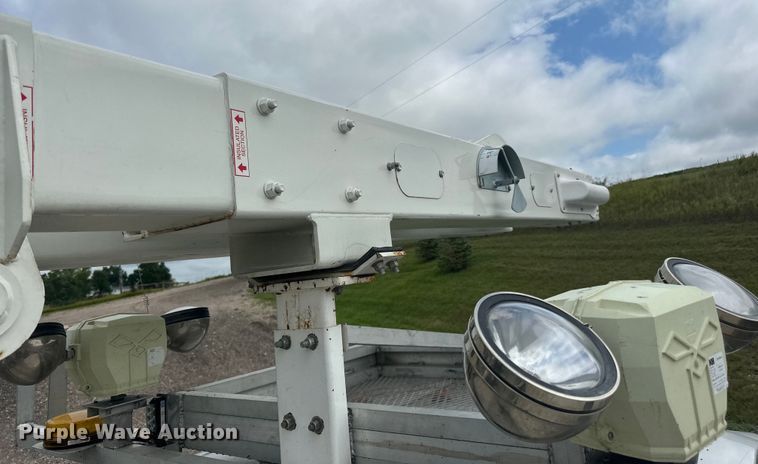 image for item LR9427 2013 Ford  F550 bucket truck