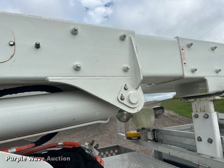 image for item LR9427 2013 Ford  F550 bucket truck