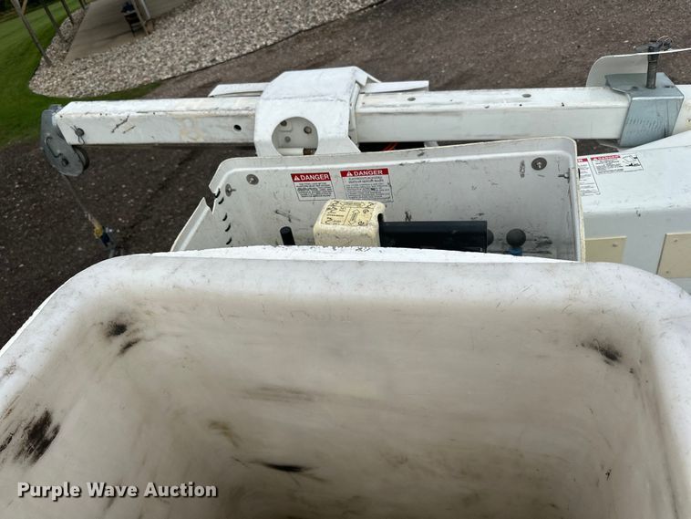 image for item LR9427 2013 Ford  F550 bucket truck