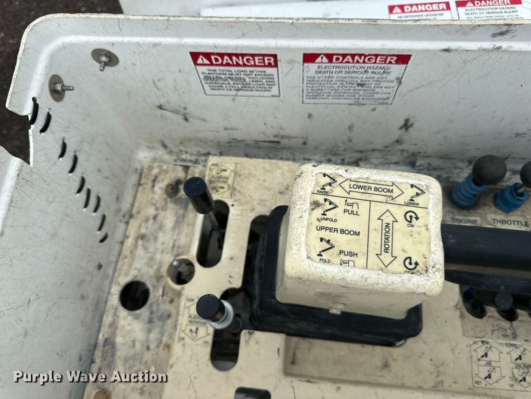 image for item LR9427 2013 Ford  F550 bucket truck