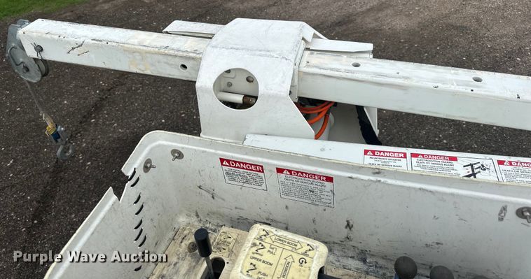 image for item LR9427 2013 Ford  F550 bucket truck