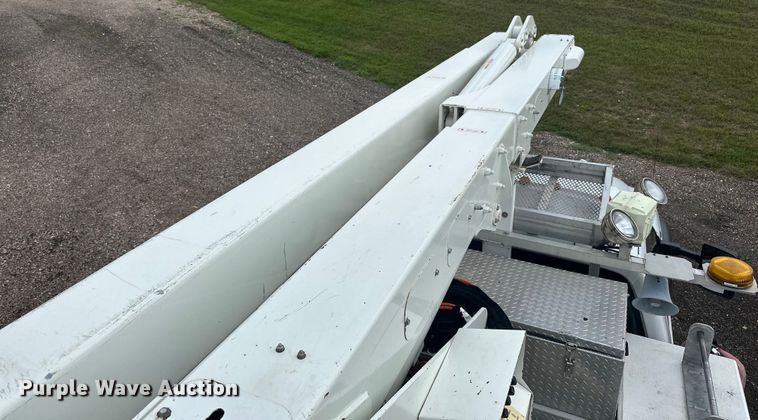 image for item LR9427 2013 Ford  F550 bucket truck