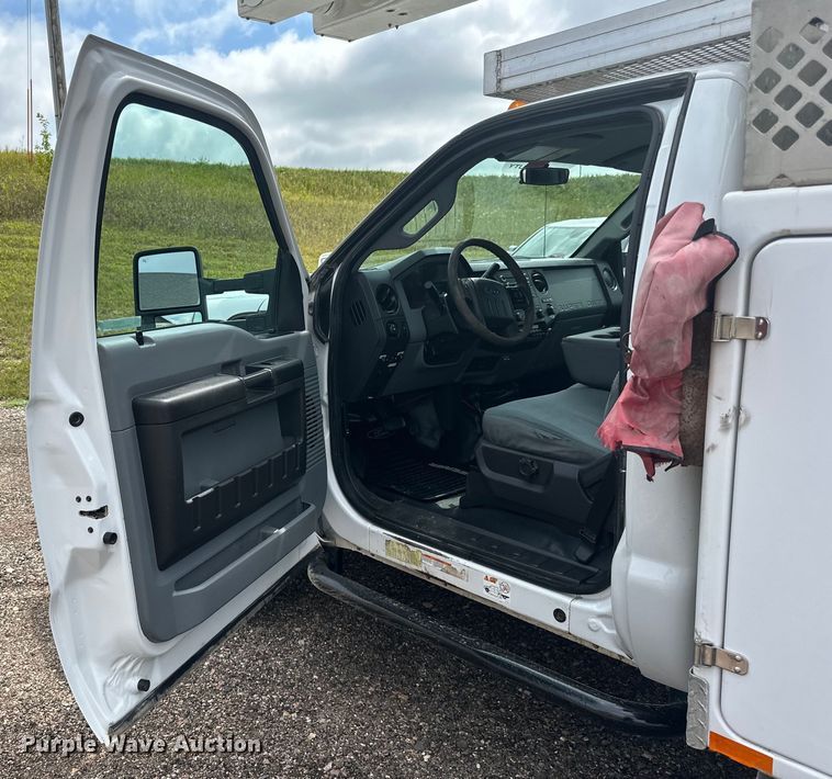 image for item LR9427 2013 Ford  F550 bucket truck