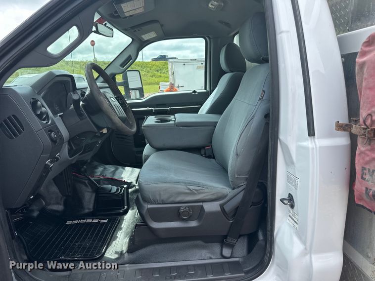 image for item LR9427 2013 Ford  F550 bucket truck