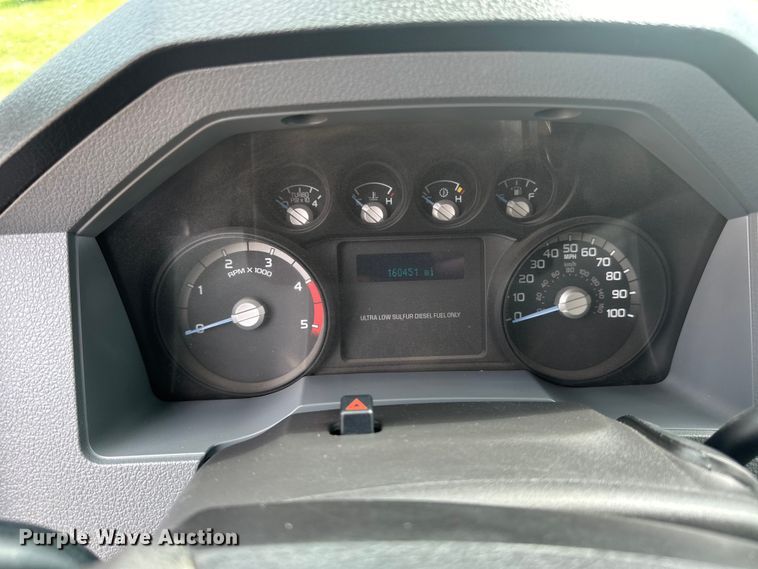 image for item LR9427 2013 Ford  F550 bucket truck