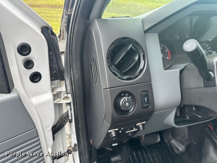 image for item LR9427 2013 Ford  F550 bucket truck