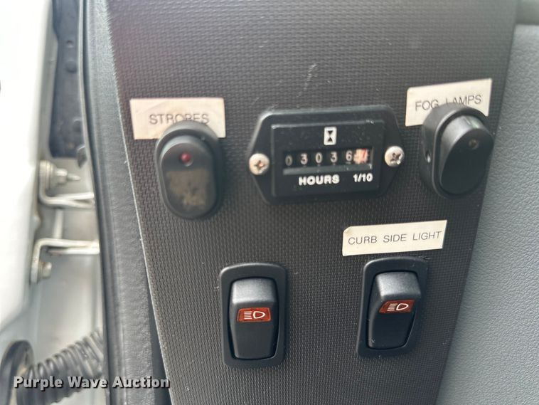 image for item LR9427 2013 Ford  F550 bucket truck