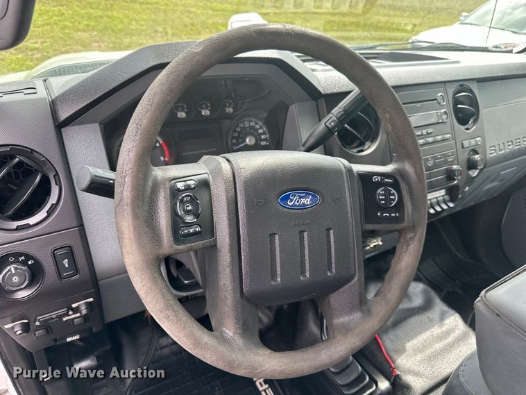 image for item LR9427 2013 Ford  F550 bucket truck