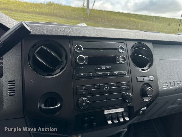 image for item LR9427 2013 Ford  F550 bucket truck