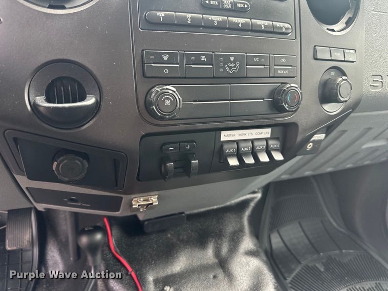 image for item LR9427 2013 Ford  F550 bucket truck