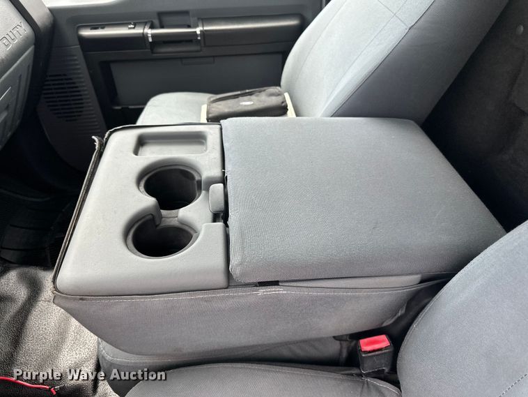 image for item LR9427 2013 Ford  F550 bucket truck