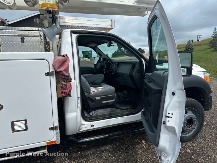 image for item LR9427 2013 Ford  F550 bucket truck