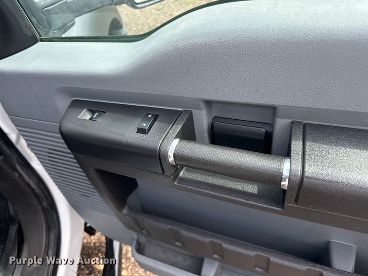 image for item LR9427 2013 Ford  F550 bucket truck