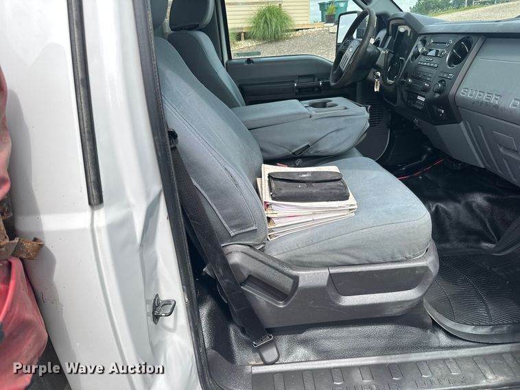 image for item LR9427 2013 Ford  F550 bucket truck