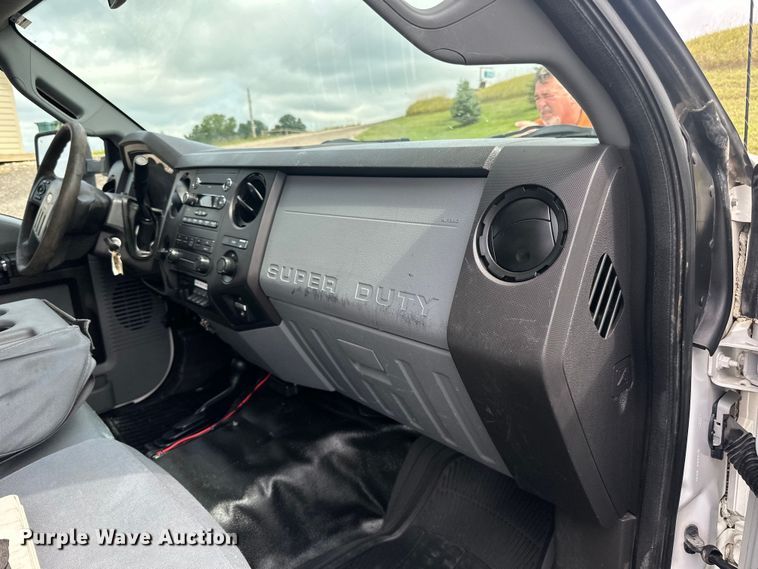 image for item LR9427 2013 Ford  F550 bucket truck