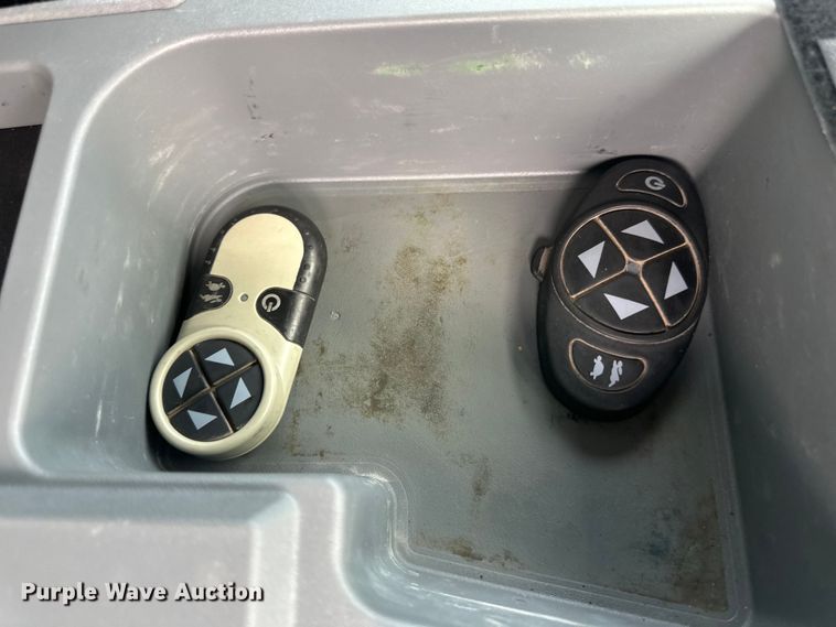 image for item LR9427 2013 Ford  F550 bucket truck