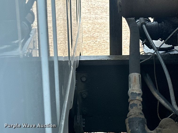 image for item LR9428 1999 International 4900 asphalt patch truck