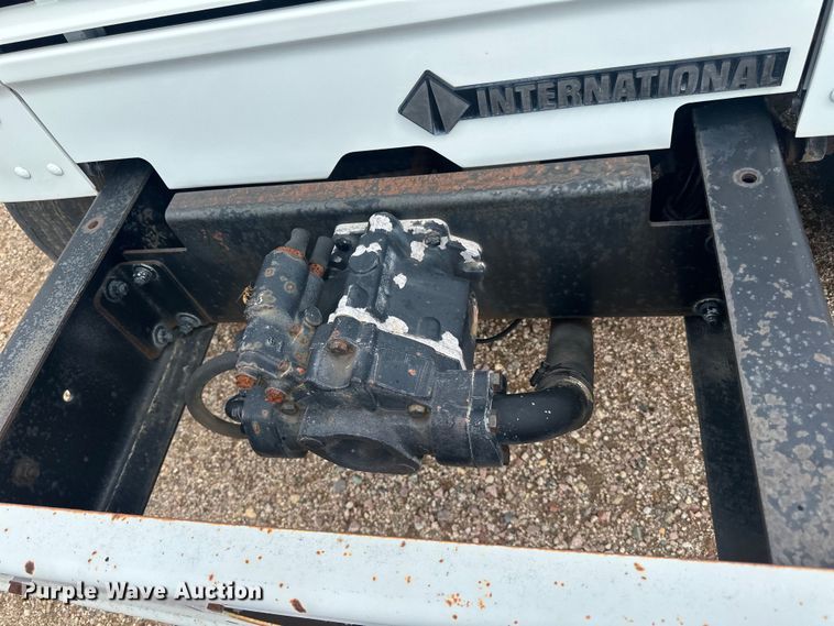 image for item LR9428 1999 International 4900 asphalt patch truck