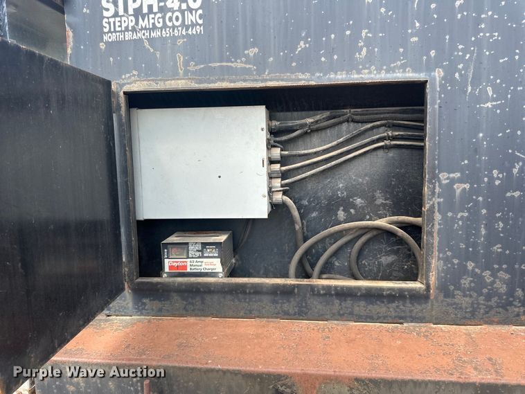 image for item LR9428 1999 International 4900 asphalt patch truck