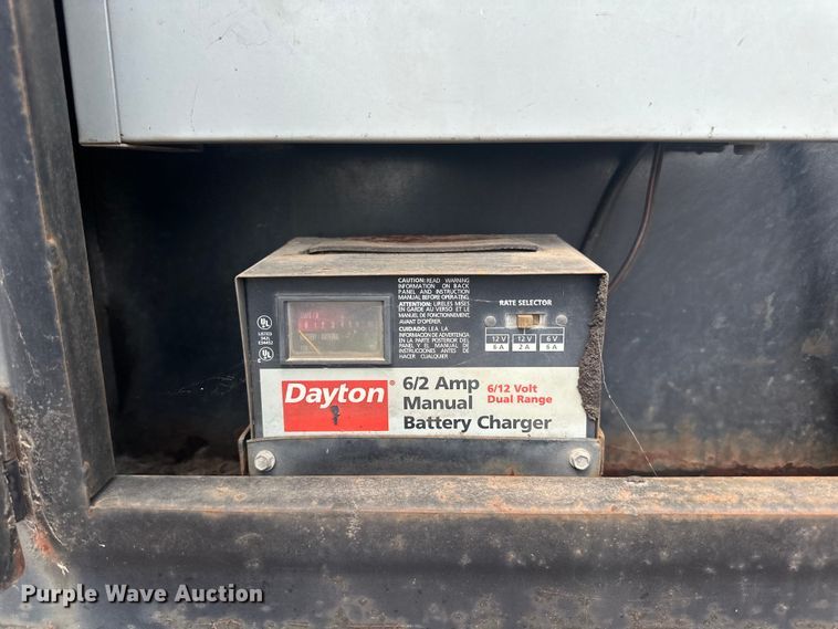 image for item LR9428 1999 International 4900 asphalt patch truck