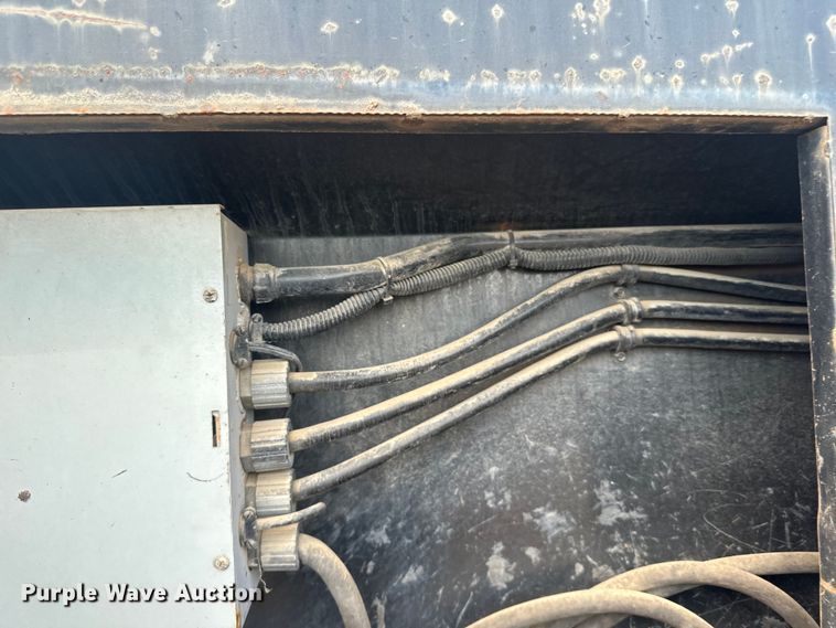 image for item LR9428 1999 International 4900 asphalt patch truck