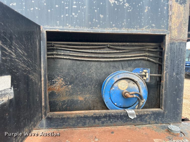 image for item LR9428 1999 International 4900 asphalt patch truck