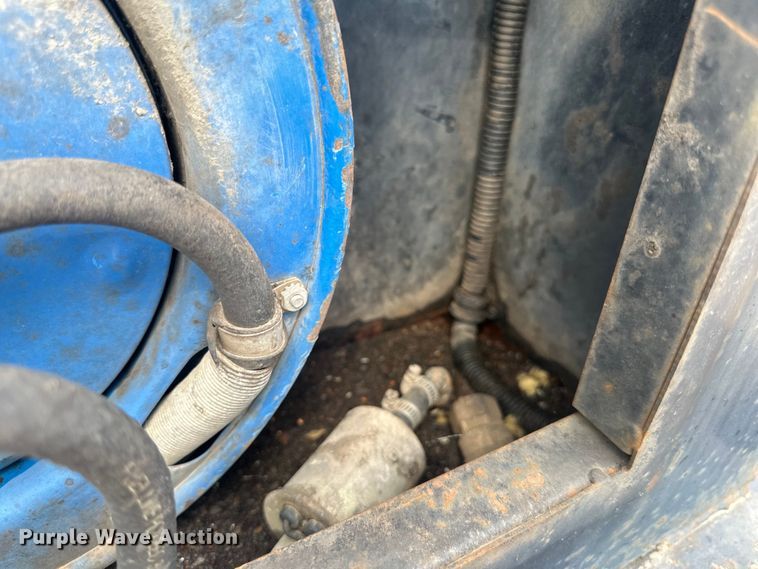 image for item LR9428 1999 International 4900 asphalt patch truck