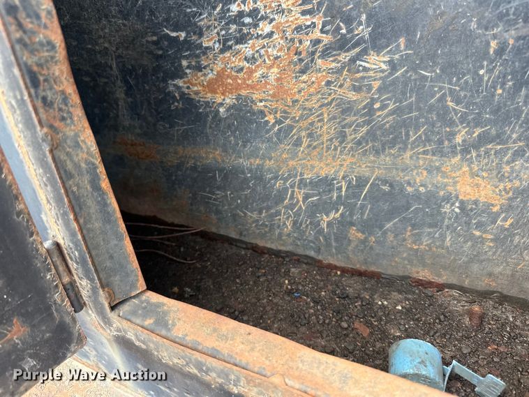 image for item LR9428 1999 International 4900 asphalt patch truck