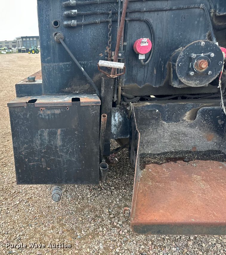 image for item LR9428 1999 International 4900 asphalt patch truck