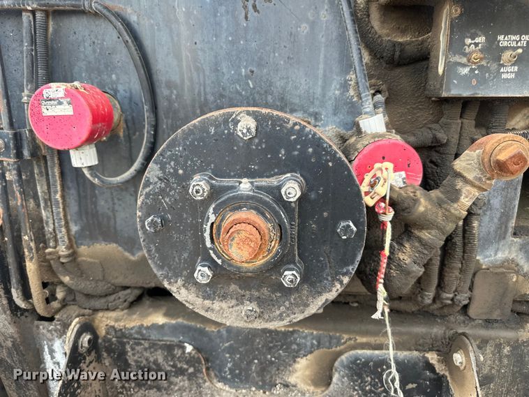 image for item LR9428 1999 International 4900 asphalt patch truck