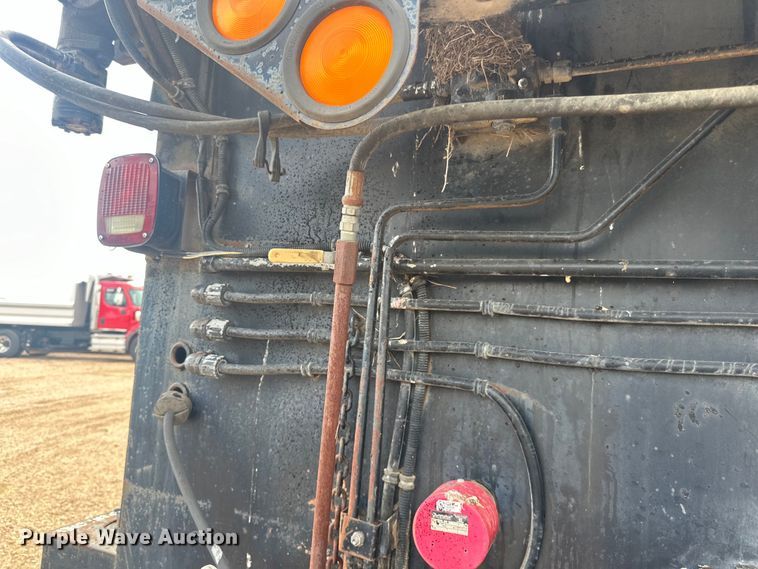 image for item LR9428 1999 International 4900 asphalt patch truck