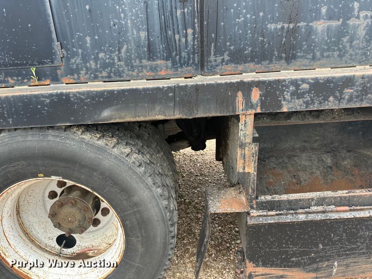 image for item LR9428 1999 International 4900 asphalt patch truck