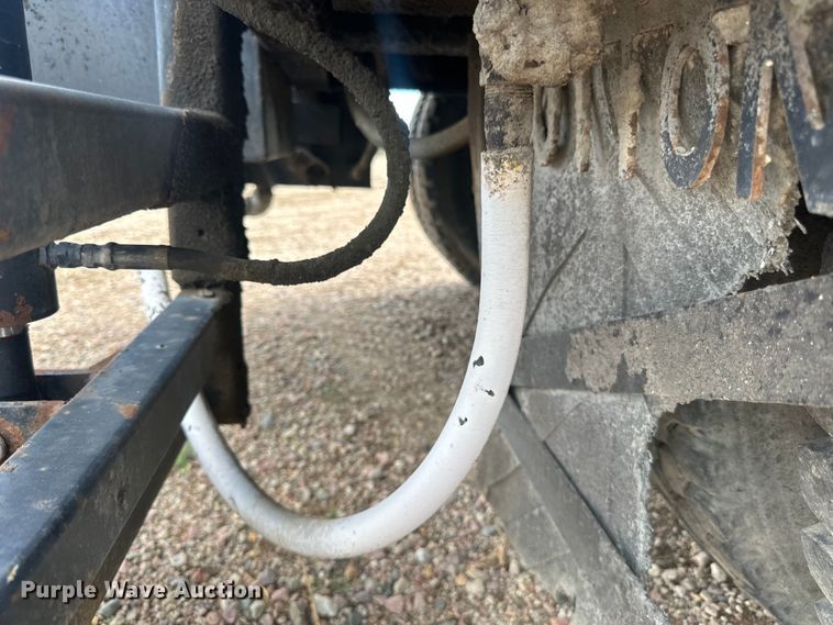 image for item LR9428 1999 International 4900 asphalt patch truck