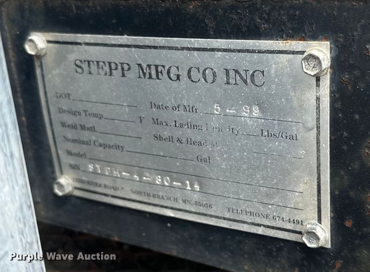 image for item LR9428 1999 International 4900 asphalt patch truck