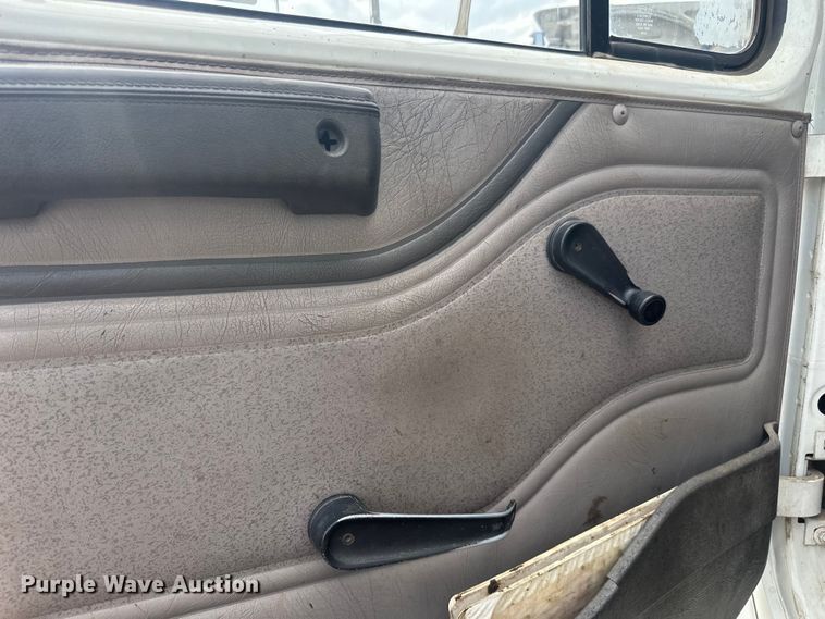 image for item LR9428 1999 International 4900 asphalt patch truck