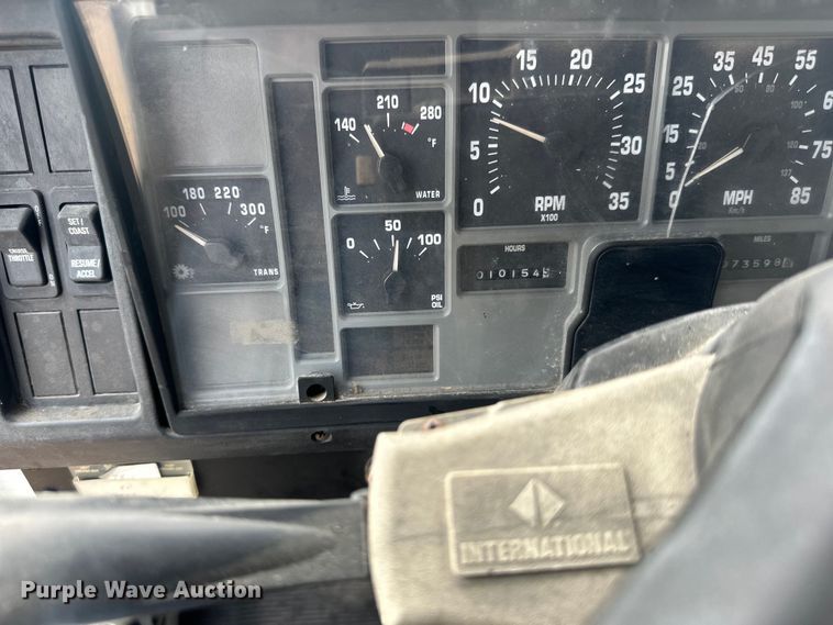 image for item LR9428 1999 International 4900 asphalt patch truck