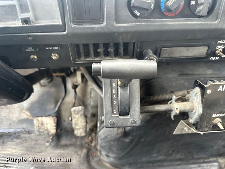 image for item LR9428 1999 International 4900 asphalt patch truck