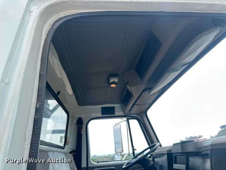 image for item LR9428 1999 International 4900 asphalt patch truck