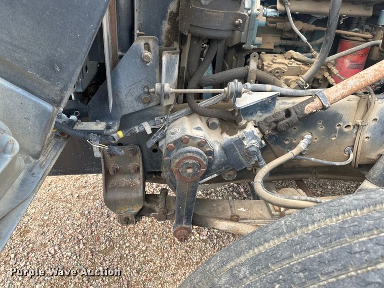 image for item LR9428 1999 International 4900 asphalt patch truck