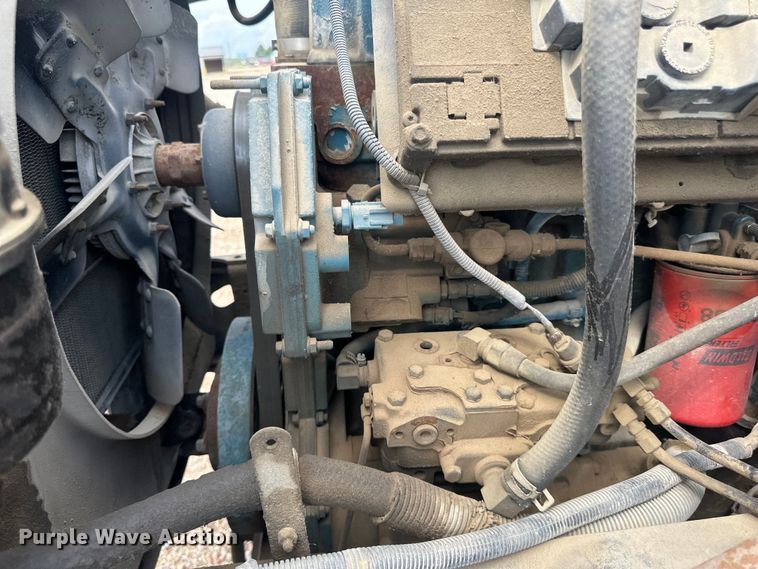 image for item LR9428 1999 International 4900 asphalt patch truck