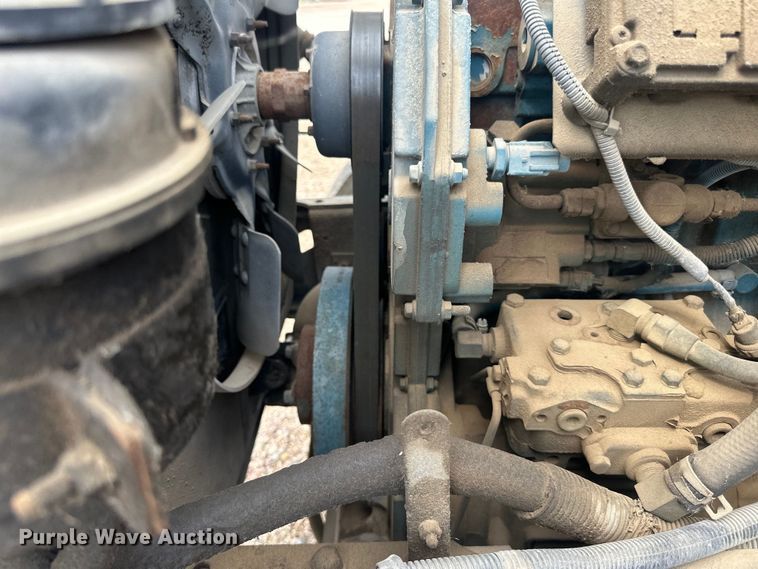 image for item LR9428 1999 International 4900 asphalt patch truck