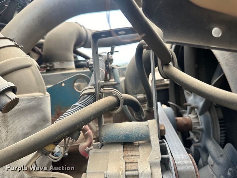 image for item LR9428 1999 International 4900 asphalt patch truck