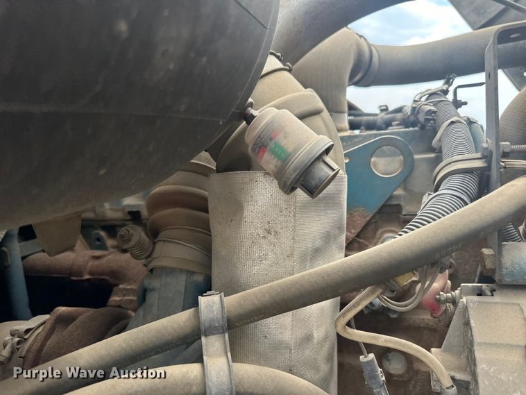 image for item LR9428 1999 International 4900 asphalt patch truck