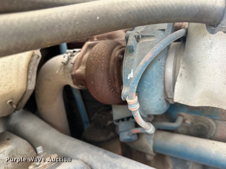 image for item LR9428 1999 International 4900 asphalt patch truck