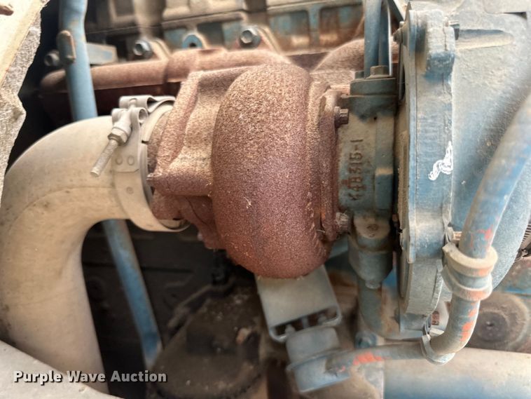 image for item LR9428 1999 International 4900 asphalt patch truck