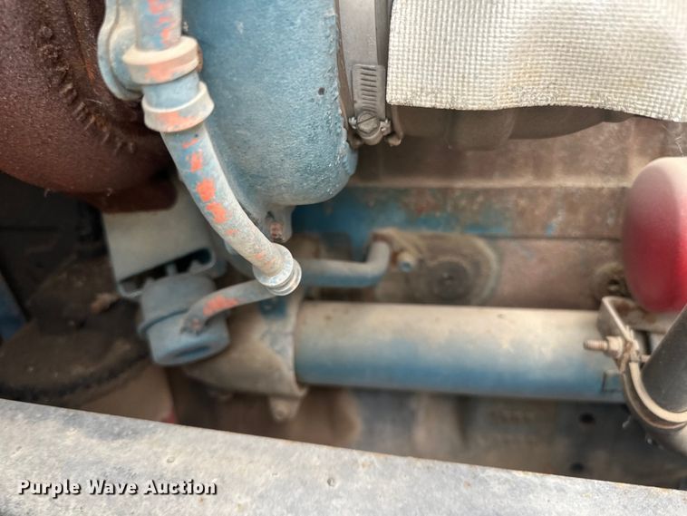 image for item LR9428 1999 International 4900 asphalt patch truck