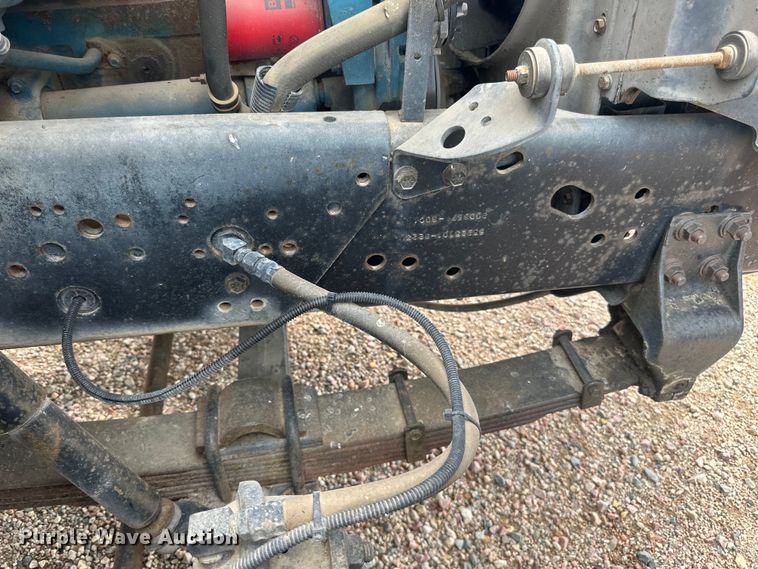 image for item LR9428 1999 International 4900 asphalt patch truck